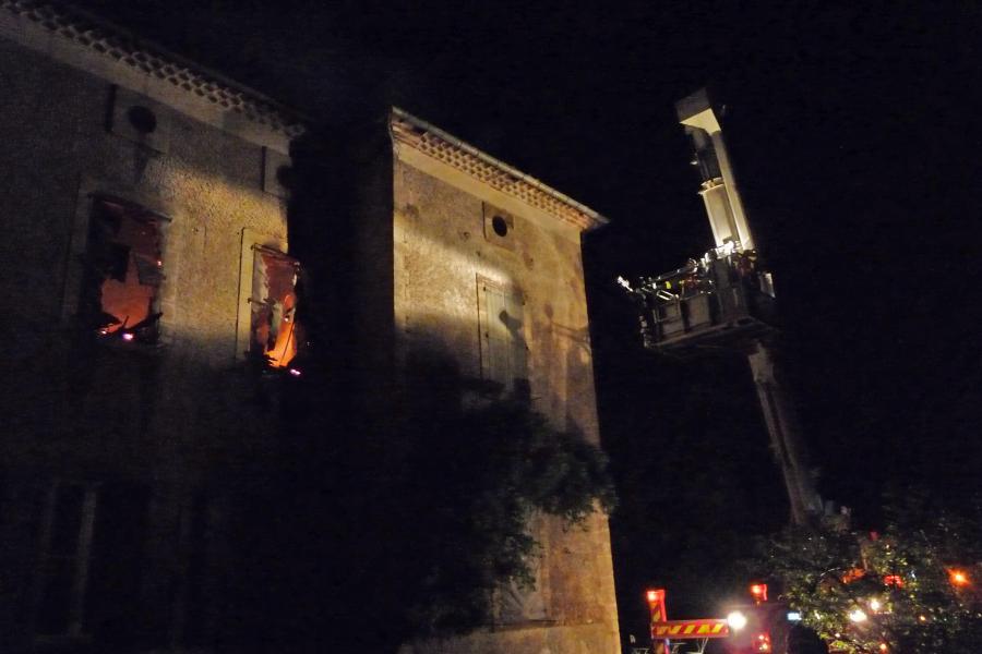 Feu d&#039;habitation dans un bâtiment à usage de gîte et chambres d&#039;hôtes