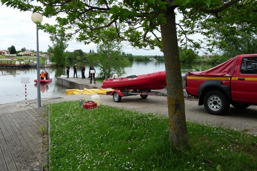 Pollution d&#039;hydrocarbure sur la rivière Tarn