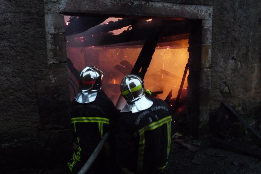 Feu de local agricole sur la commune de Salles