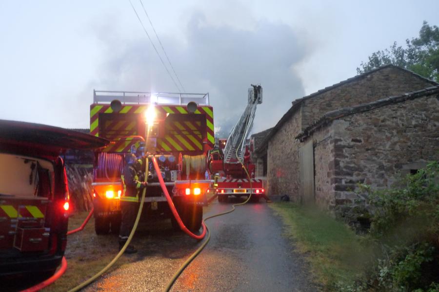 Feu de local agricole sur la commune de Salles