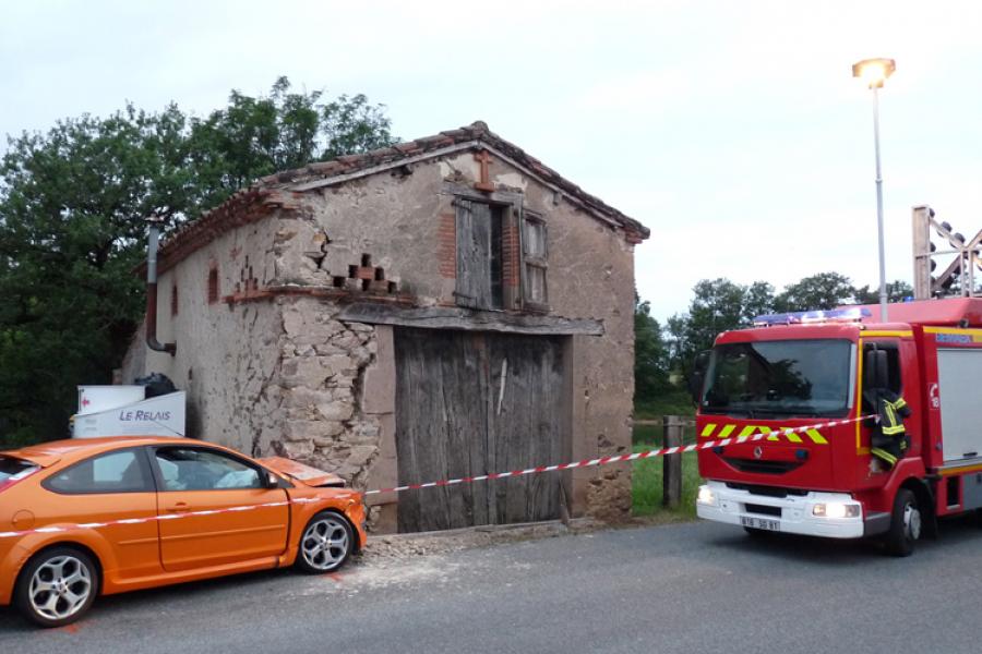 Une voiture s&#039;encastre dans une habitation à Moularès