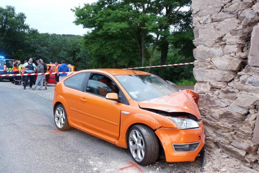 Une voiture s&#039;encastre dans une habitation à Moularès