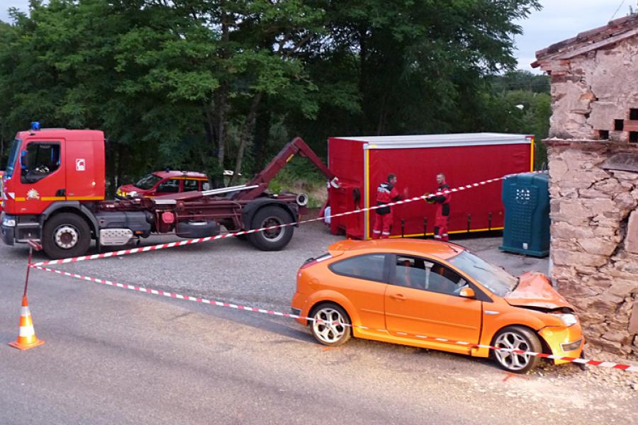 Une voiture s&#039;encastre dans une habitation à Moularès