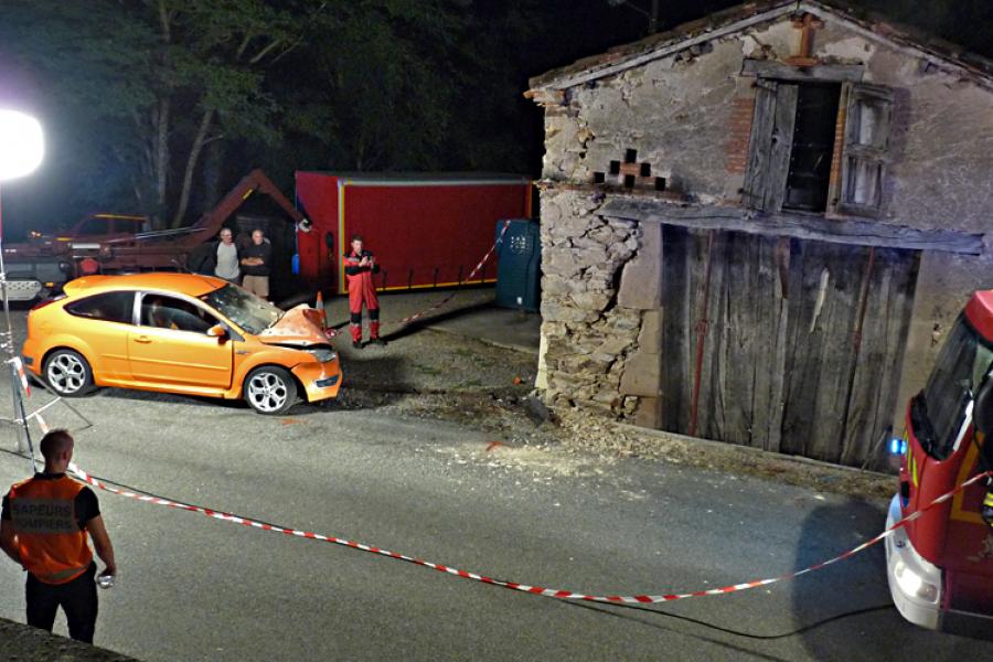 Une voiture s&#039;encastre dans une habitation à Moularès