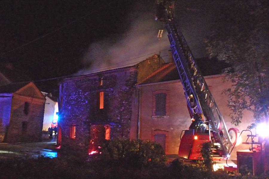 Incendie d&#039;un entrepôt sur la commune de Pampelonne