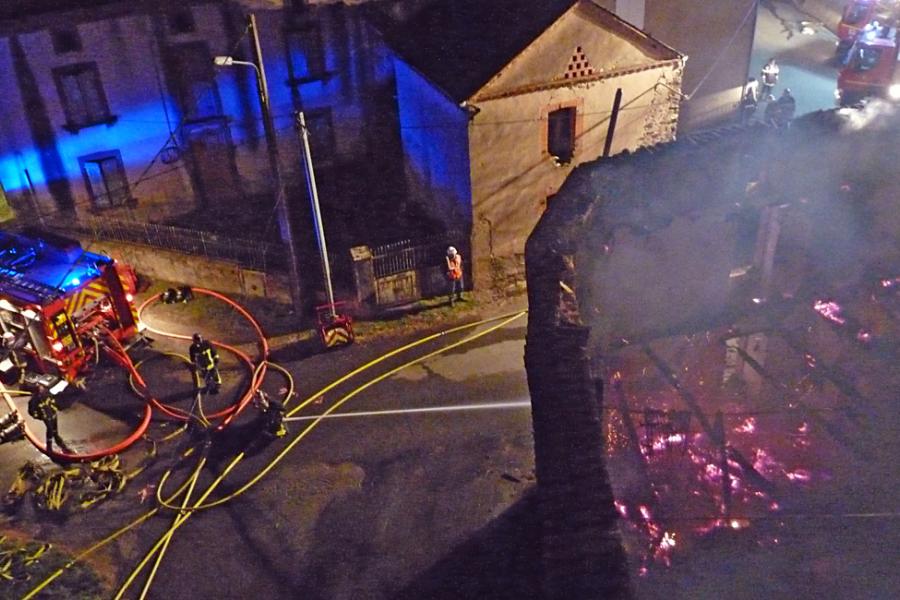 Incendie d&#039;un entrepôt sur la commune de Pampelonne