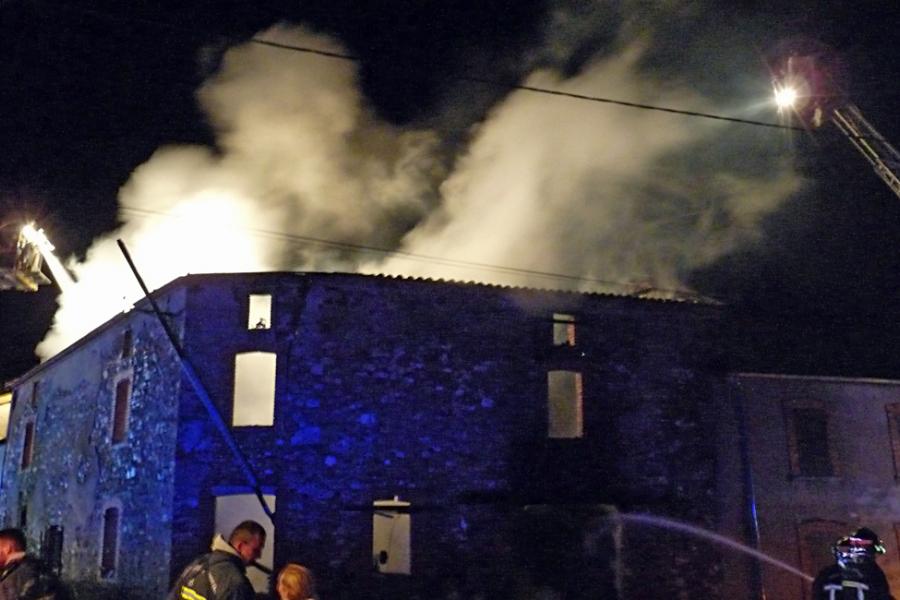 Incendie d&#039;un entrepôt sur la commune de Pampelonne