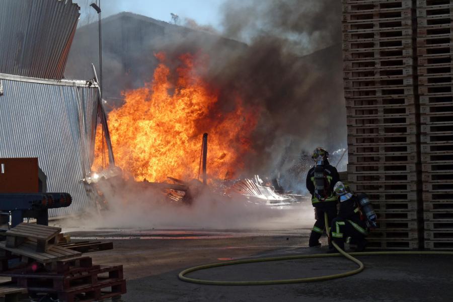 Incendie dans une entreprise de palettes à Gaillac