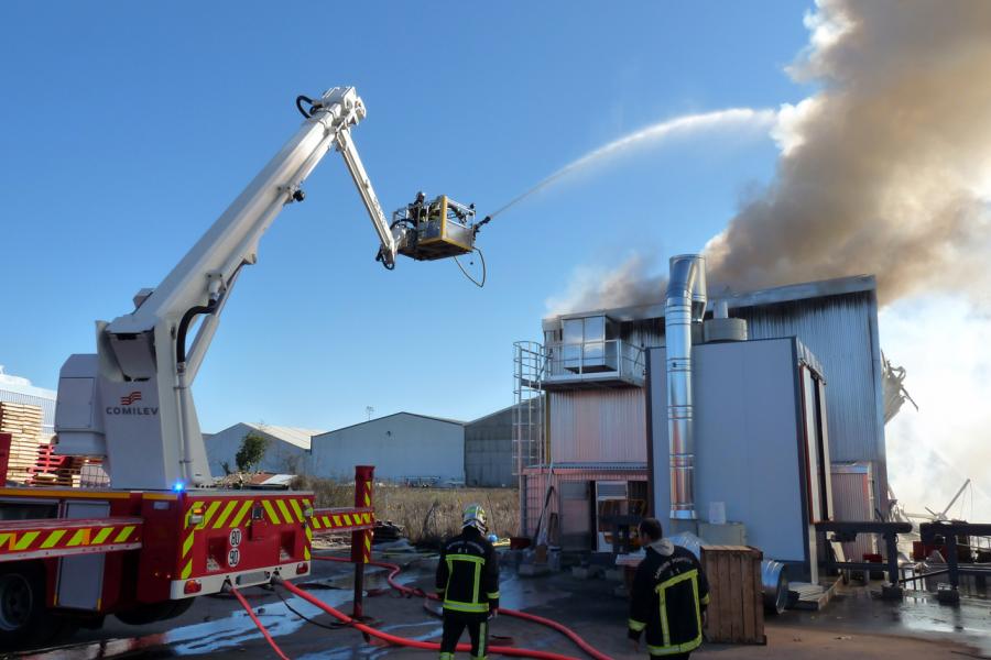 Incendie dans une entreprise de palettes à Gaillac