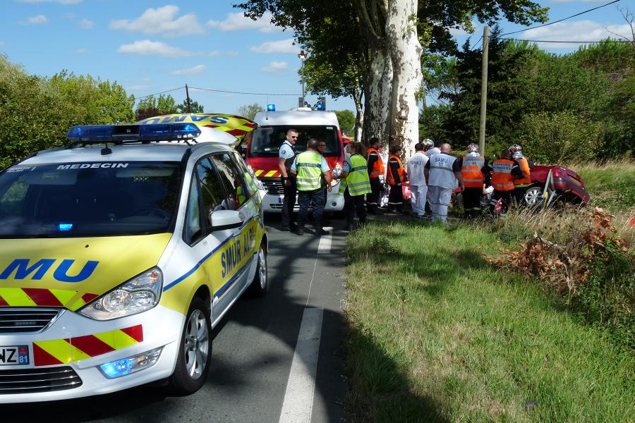 Violent accident d&#039;une voiture contre un platane à Gaillac