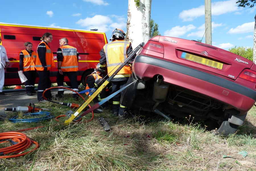 Violent accident d&#039;une voiture contre un platane à Gaillac