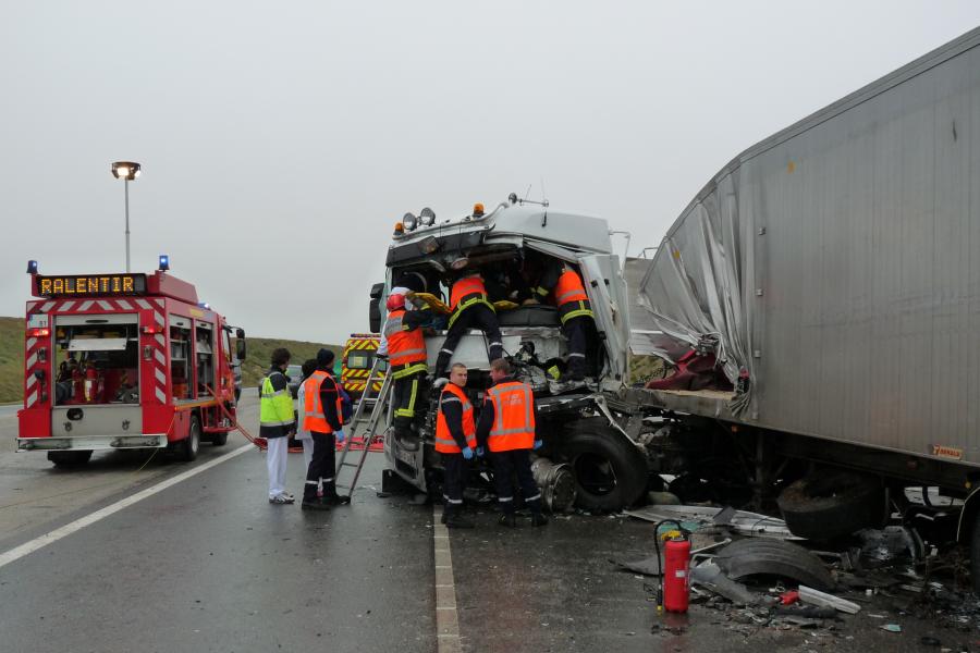 Collision entre deux poids lourds à Labruguière