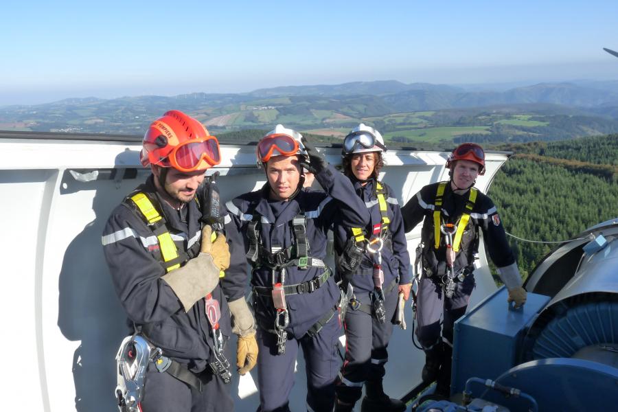 Exercice de secours à personne sur une éolienne