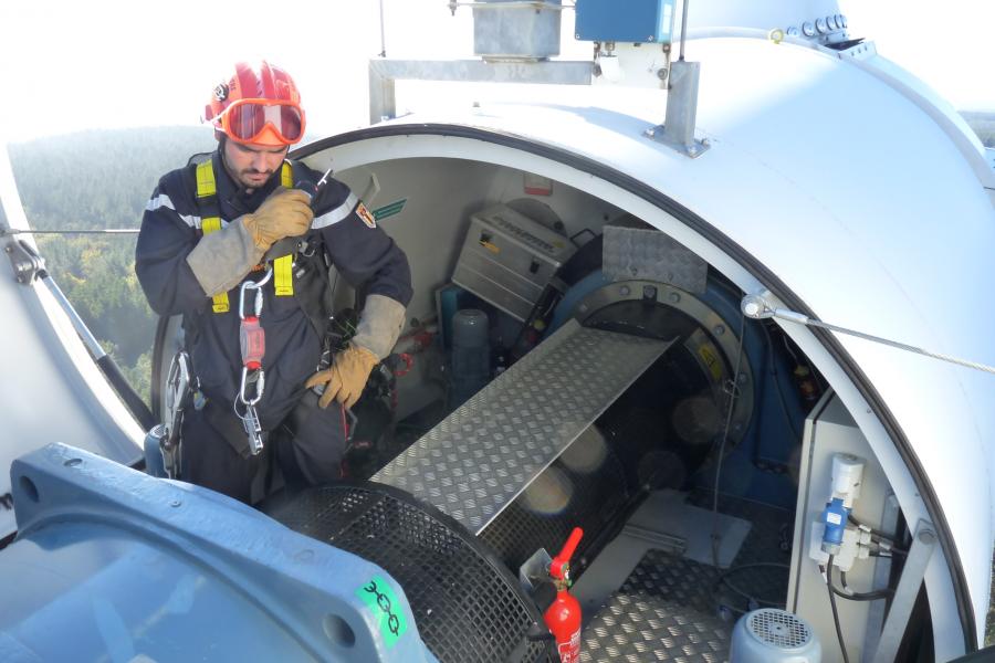 Exercice de secours à personne sur une éolienne