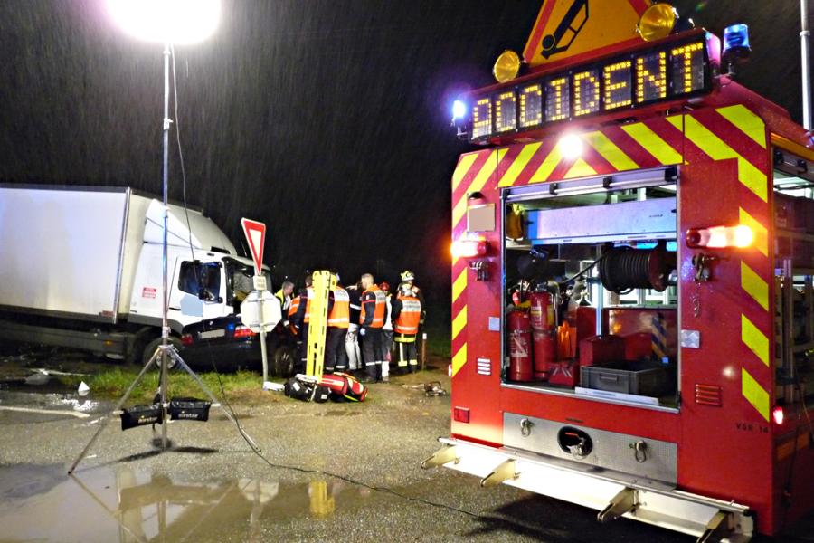 Accident entre un poids lourd et une voiture