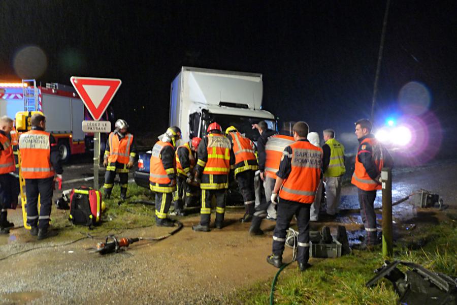 Accident entre un poids lourd et une voiture