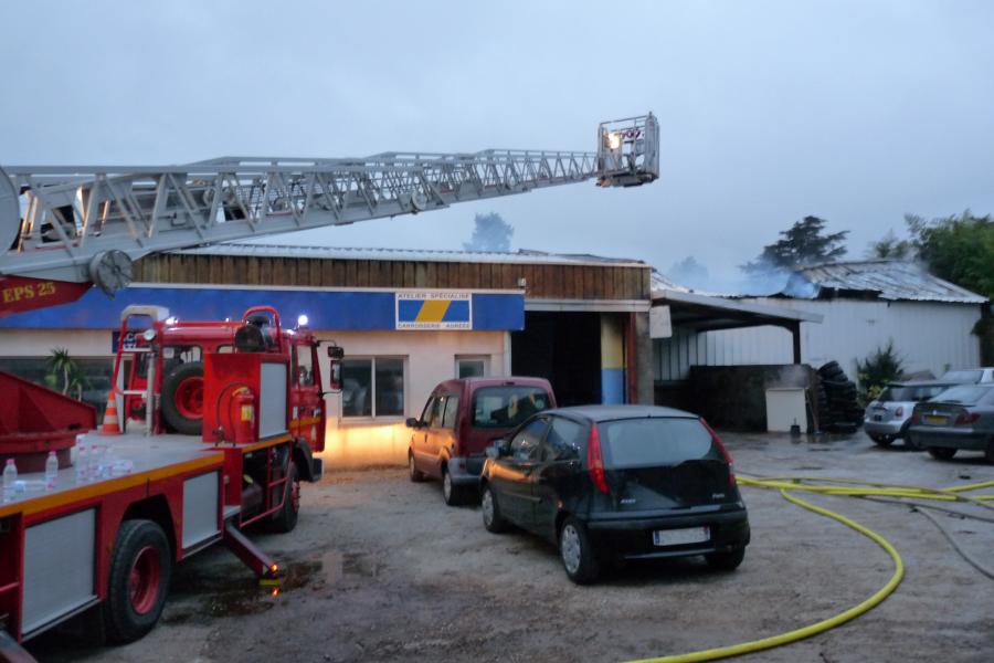 Feu de garage automobile sur la commune de Mazamet