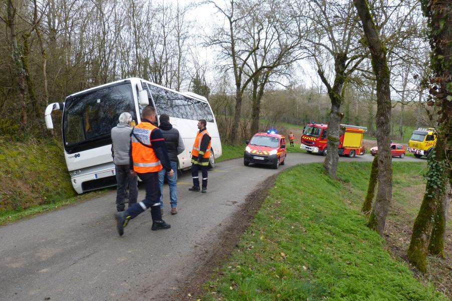 Accident d&#039;un bus scolaire sur la commune de Sainte-Croix