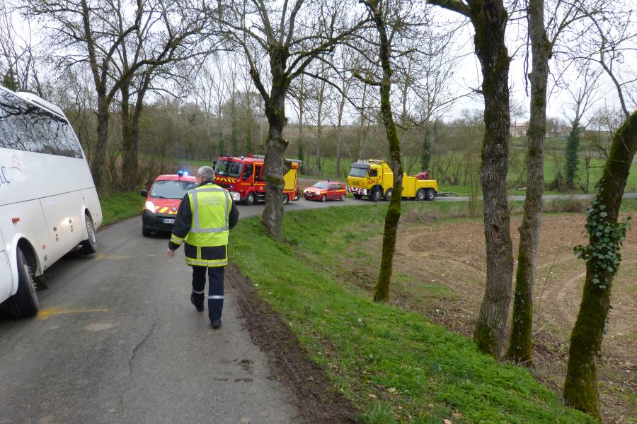Accident d&#039;un bus scolaire sur la commune de Sainte-Croix