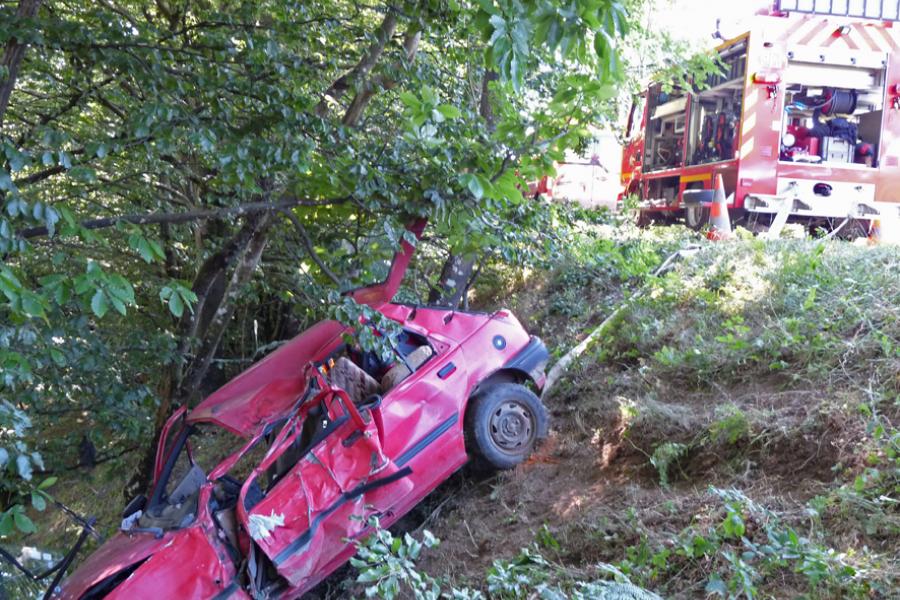 Embardée d&#039;une voiture sur la commune de Lacabarède