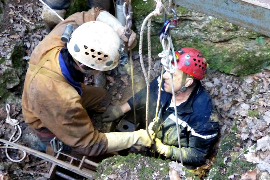Exercice de secours spéléo à Penne