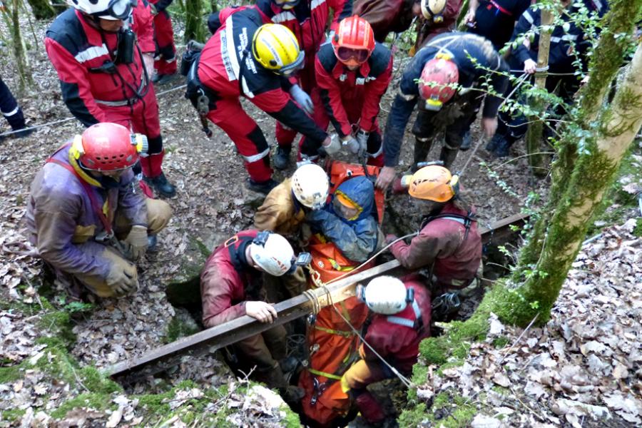 Exercice de secours spéléo à Penne
