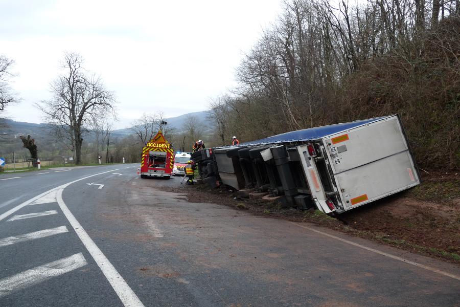 Accident d&#039;un poids lourd sur la commune de Sauveterre