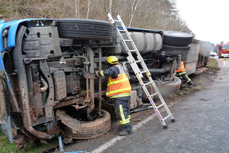 Accident d&#039;un poids lourd sur la commune de Sauveterre