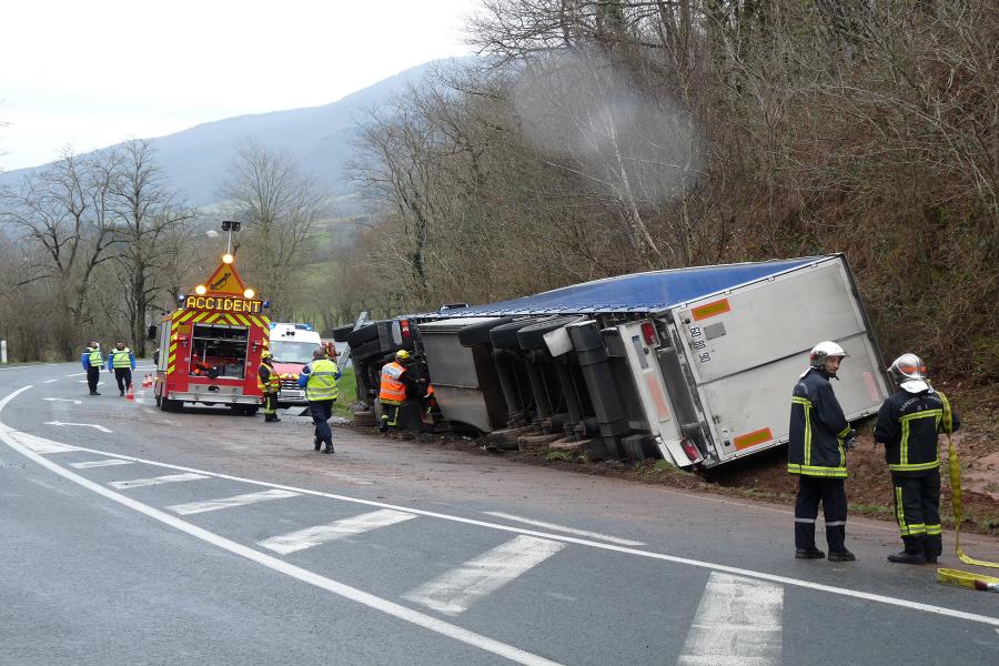 Accident d&#039;un poids lourd sur la commune de Sauveterre