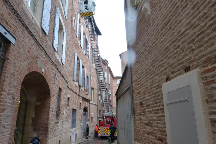 Essais d&#039;une échelle aérienne 18 mètres