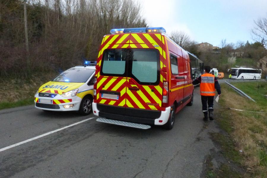 Accident entre un bus et une voiture sur la commune de Blaye-les-Mines
