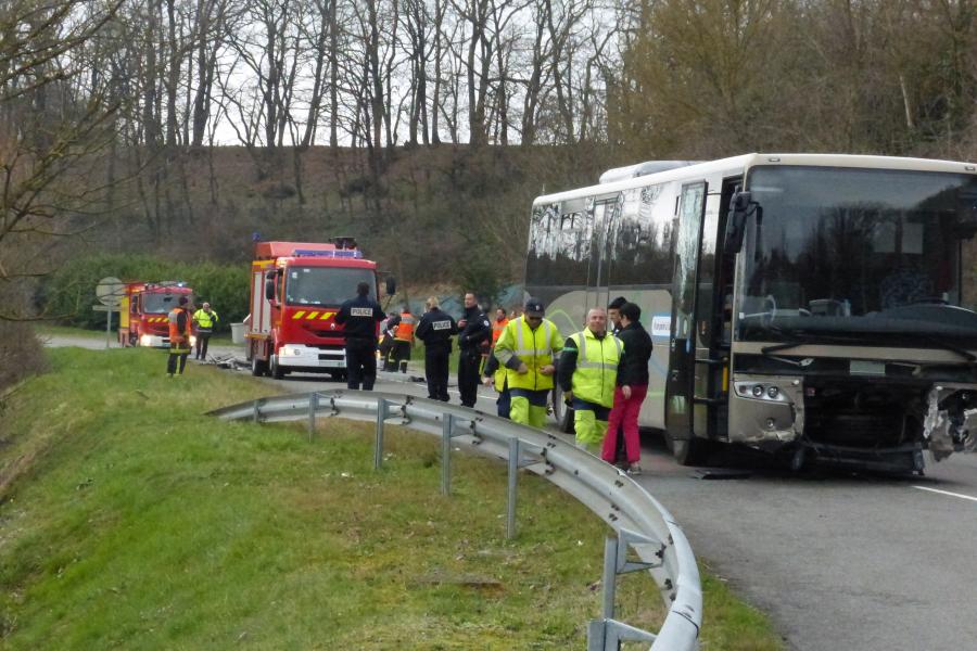 Accident entre un bus et une voiture sur la commune de Blaye-les-Mines