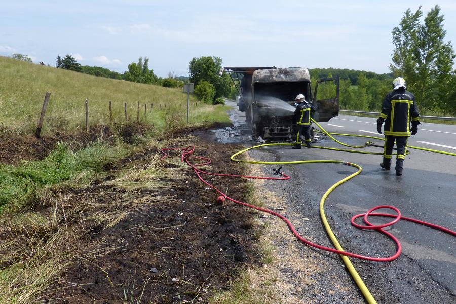Feu de poids lourd sur la commune de Vénès