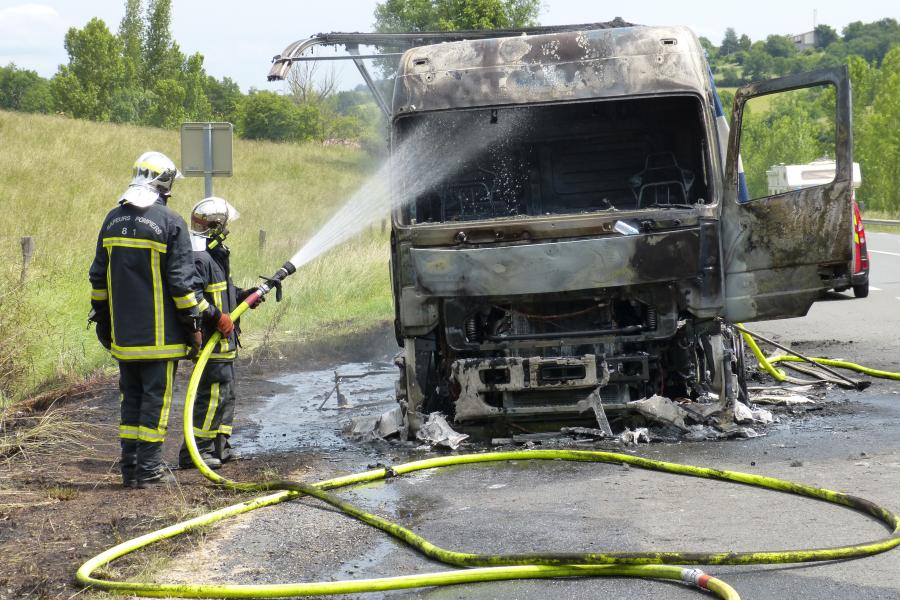 Feu de poids lourd sur la commune de Vénès