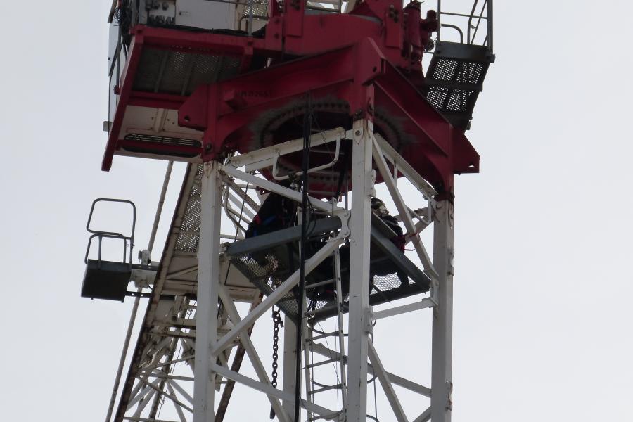 Un homme retranché dans une grue à 45 mètres de haut à Castres