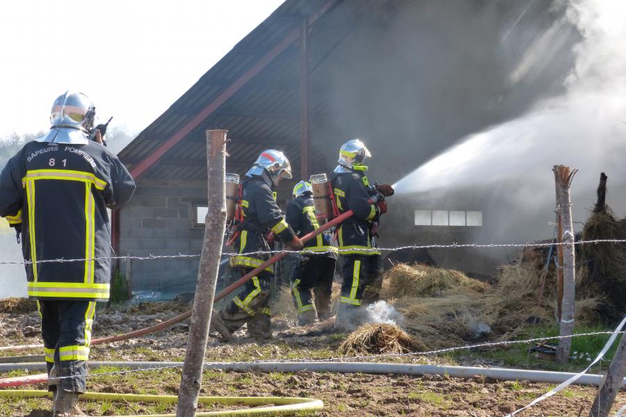 Feu de hangar agricole sur la commune de Mouzieys-Panens