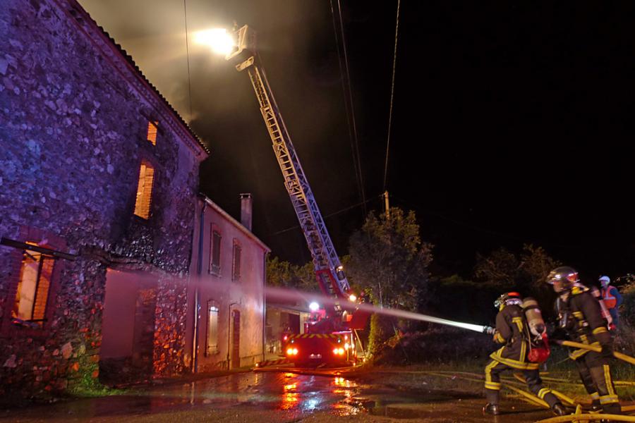 Incendie d&#039;un entrepôt sur la commune de Pampelonne