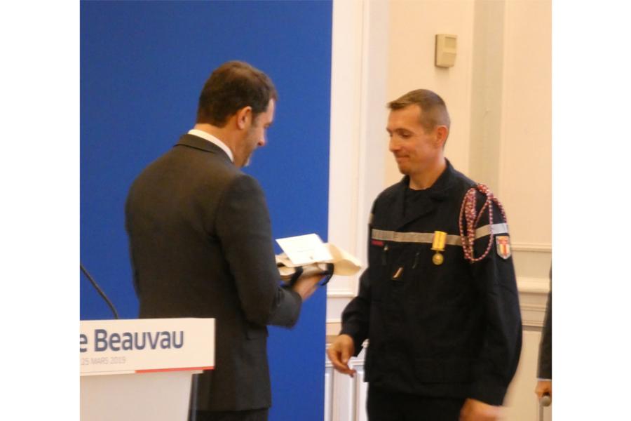 Remise des prix du concours photo organisé dans le cadre de la journée internationale des droits des femmes par Monsieur Christophe CASTANER