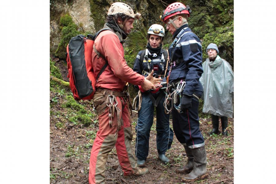 Exercice de secours spéléologique à Sorèze
