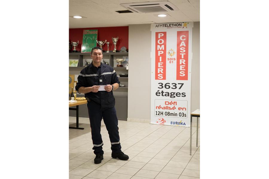 Remise de chèque des sapeurs-pompiers de Castres en faveur du Téléthon 